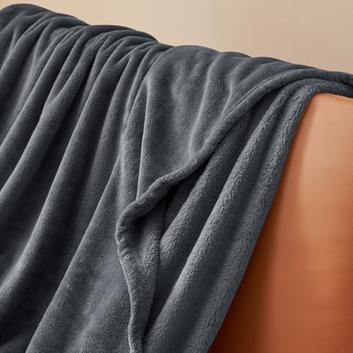 Aisbo Kuscheldecke Flauschig Decke Dunkelgrau - Fleecedecke 150x200 cm XL Warme Sofa Decke, Kuschlige Wohndecke Anthrazit Weich als Wohnzimmer Blanket Couchdecke für Winter