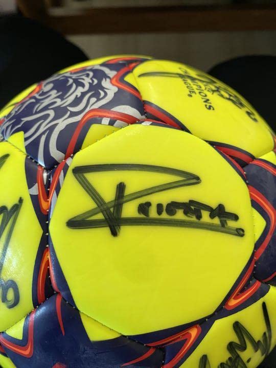 FCバルセロナ サイン　メッシ　イニエスタ　ビジャ　プジョル FCバルセロナ サイン メッシ イニエスタ ビジャ プジョル Amazon.co.jp