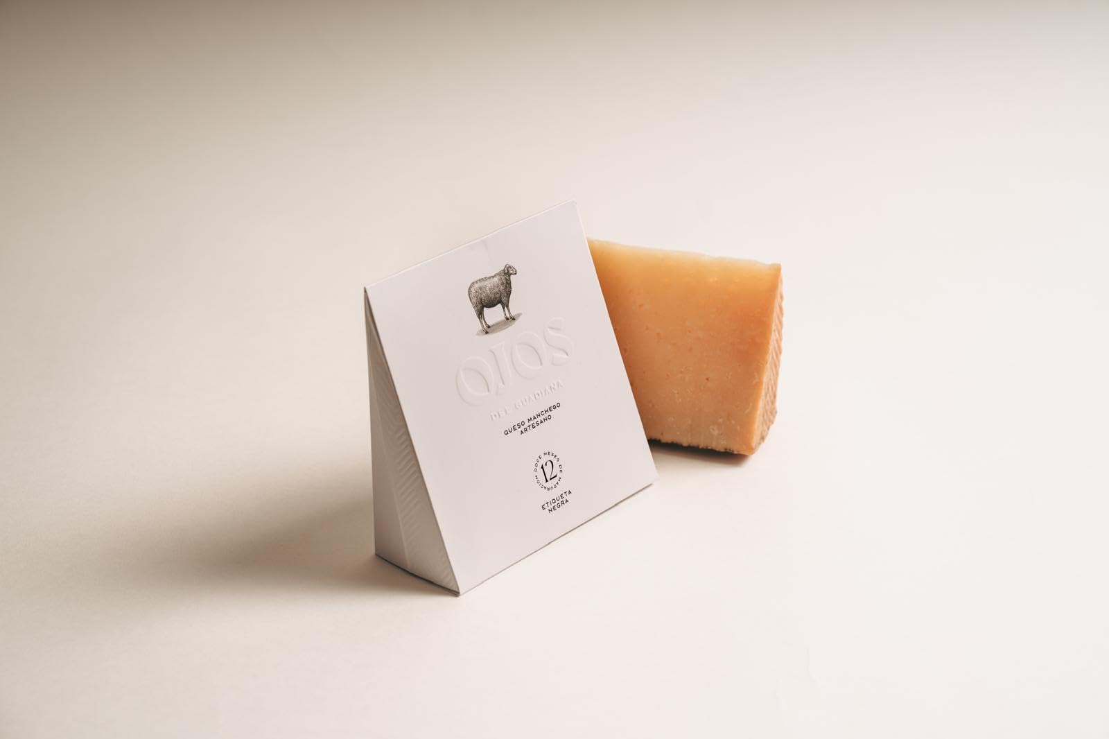 Pack de 4 cuñas de Queso manchego Ojos del Guadiana estuchado (12 meses Etiqueta negra)