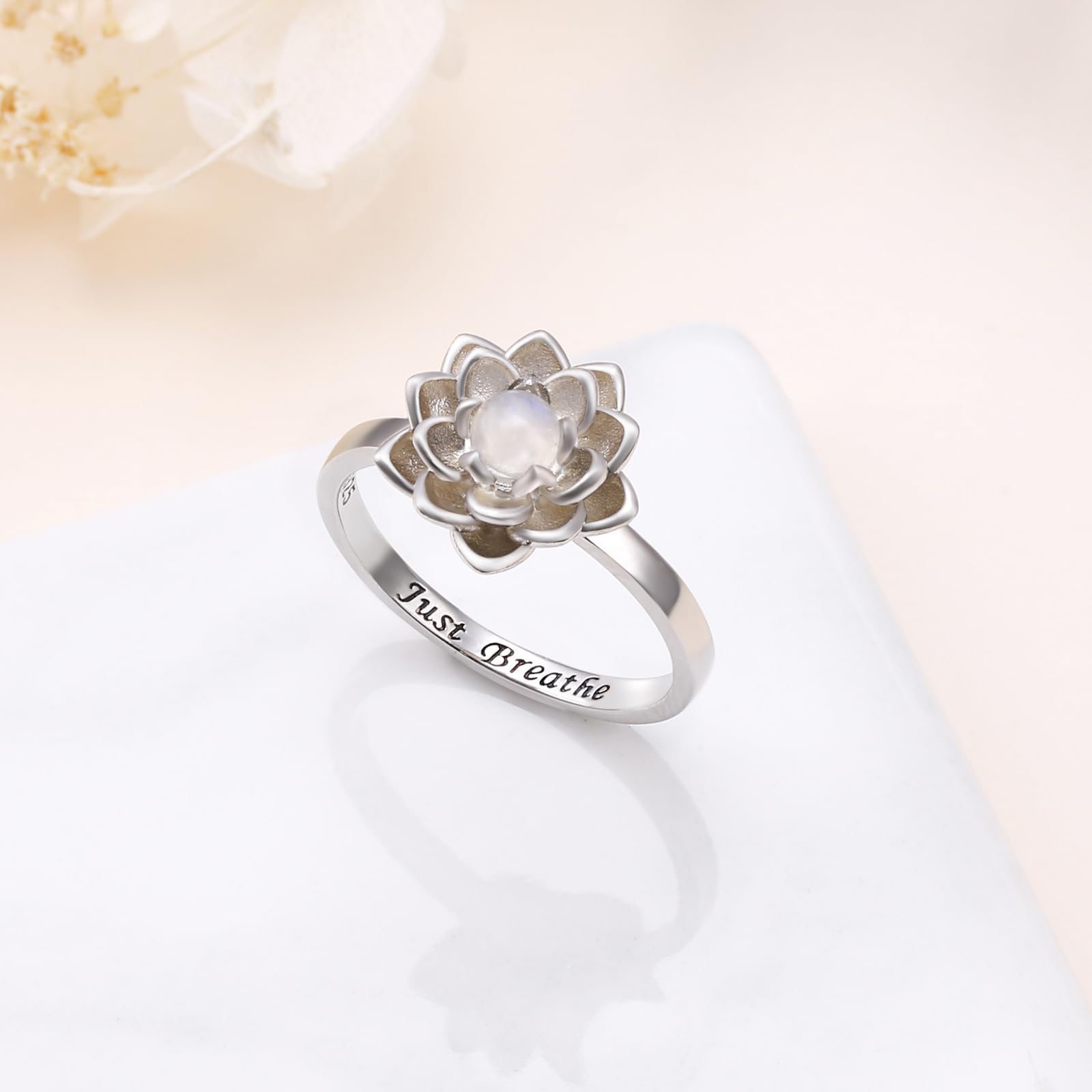 Flyow Just Breathe Spinner Ringe für Angst 925 Sterling Silber Mondstein Lotus Fidget Ringe für Angst Anti Stress Anxiety Inspirational Ring Lotusblume Yoga Schmuck Geschenke für Damen