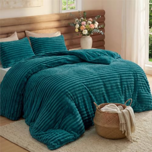 Image of Bedsure Full Fluffy Comforter Set - GentleSoft 3 Pieces Luxury Fleece Teal Bedding, Cozy Room Decor Aesthetic, 1 Full Bed Comforter (82 inchx86 inch) and 2 Pillowcases (20 inchx26 inch)
