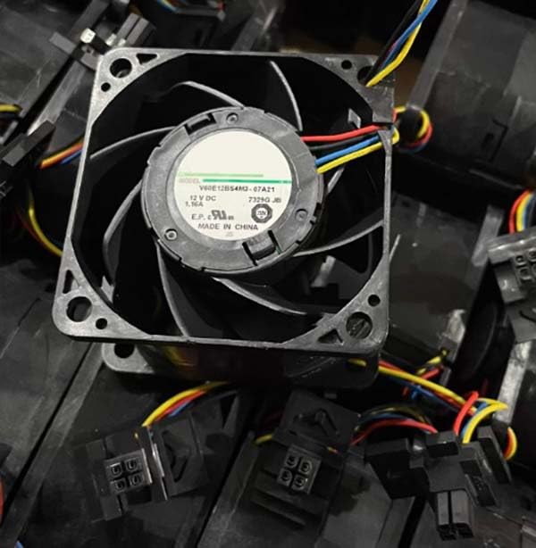 Ventilador V60E12BS4M3-07A21 de 12V y 4 pines para la refrigeración eficiente de servidores