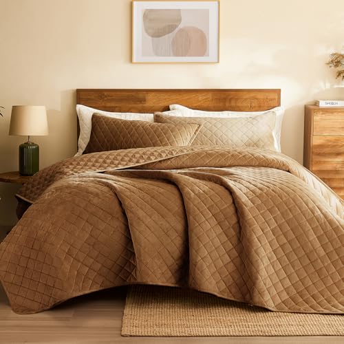 L'AGRATY Velvet Quilt Queen Size: 3-Piece Reversible Luxury Velvet Bedding Comforter Set - Lightweight Oversized Quilted Bedspread Coverlet with 2 Pillow Sham for All Season - Brown Quilt