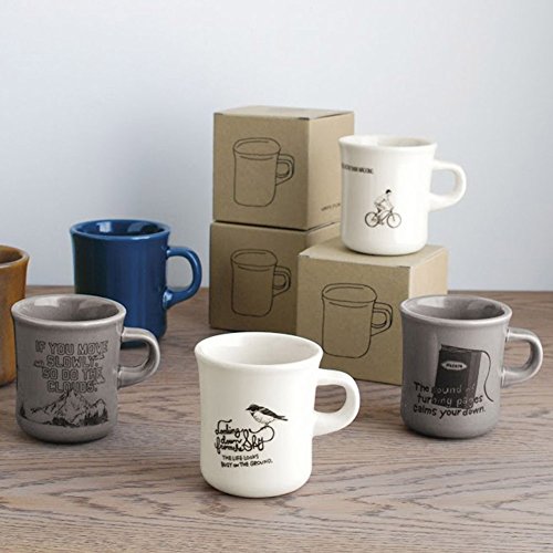 ハンドドリップで淹れたコーヒーをゆったり味わうために生まれたスローコーヒースタイルのアイテムたち。こちらは、ぽってりした厚みやほっと気の抜けるイラスト&メッセージがかわいいマグカップ。小さめで持ちやすいのもメリットです。