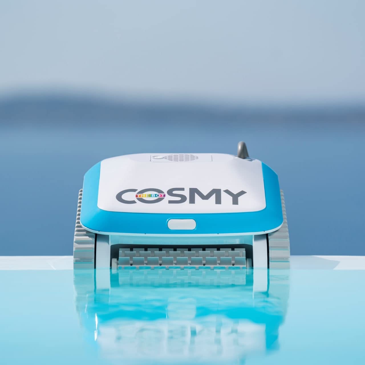 BWT Robot de Piscine Cosmy 200 | Particulièrement léger et Compact | pour Les piscines d'une Longueur allant jusqu'à 10 m | Nettoyage fiable du Fond | avec Commande par Application