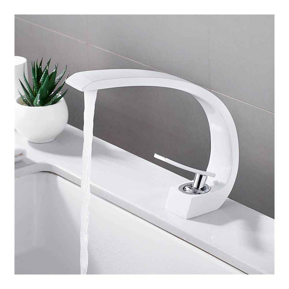 Mitigeur de salle de bain eau chaude et froide pour routine matinale zen