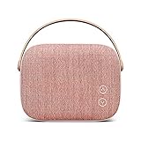 DISEÑO GANADOR DE PREMIOS: Helsinki recibió el premio Red Dot Award al mejor diseño de producto en 2018 y puede ser examinado en uno de los museos de diseño de Red Dot. Este lindo altavoz portátil con forma de bolso cuenta con una correa de cuero duradera, fabricada por el sueco Tärnsjö Garveri y una parrilla de lana tejida por el diseñador textil danés