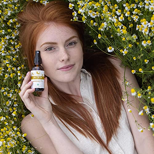 Alteya Bio Kamillenwasser Spray in Glasflasche 240ml - 100% USDA Organic-zertifiziert Rein Natürlich - Wasserdampfdestilliert, Direktverkauf vom Kamillenanbauer Alteya Organics
