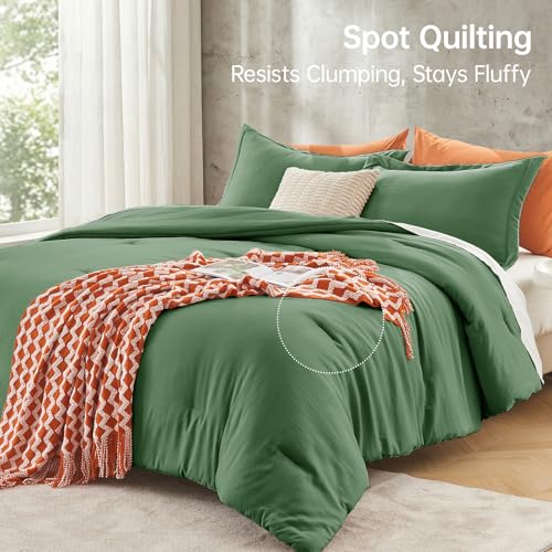 Image of MUXHOMO Queen Comforter Set, All Season Ultra Soft Down Alternative Bedding - 3 Piece Lightweight Bed Set Includes 1 Comforter (90 inchx90 inch) and 2 Pillow Shams (20 inchx26 inch), Dark Green