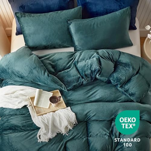 Image of WARMDERN Peacock Blue Velvet Duvet Cover Set Super King Size, Luxury Milk Velvet Bedding Duvet Cover with Zipper Closure, 3pcs Ultra Soft Duvet Covers for All Seasons, 120 inch x 120 inch, Peacock Blue