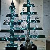 FÁCIL MOVILIDAD, FUNCIONAL y DIVERTIDO, ÚTIL EN DIFERENTES AMBIENTES: Árbol de Navidad se puede mover con una sola mano y cambiar de lugar sin tener que desmontar y volver a montar. Ideal para colgar todo tipo de adornos navideños, luces, tarjetas, muñecos de trajo, etc. Se pueden colgar y se pueden clavar con cualquier tipo de chincheta. Se puede utilizar en interior del hogar, en terrazas, oficinas, donde ir colgando los detalles navideños que clientes, familiares y amigos nos envían.