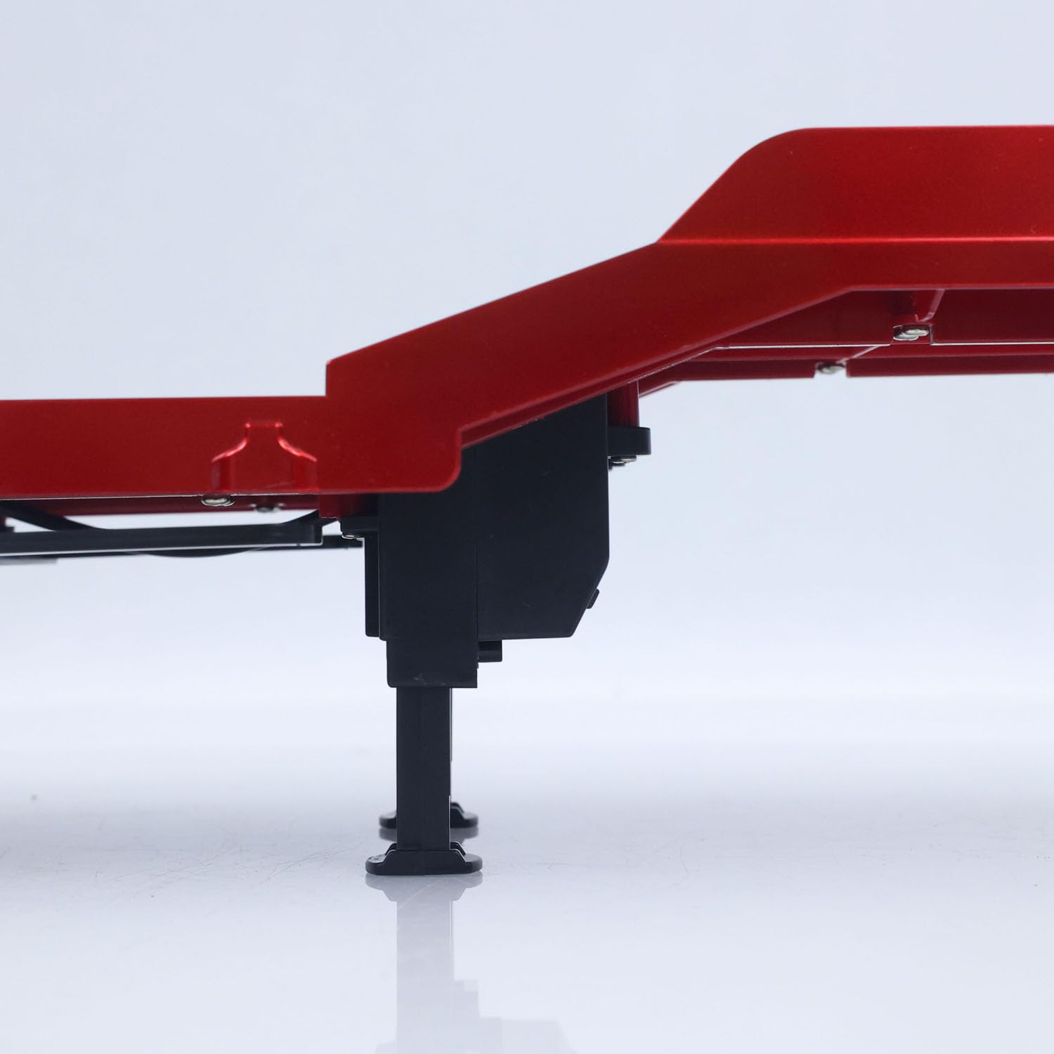 Disponibile a magazzino, semirimorchio in plastica pianale 1502 per 1/18 trattore con telecomando Huina 1501, gambe di supporto elettroniche, pianale posteriore, modello hobby, grado regalo