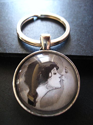 Kissing The Moon Keychain, Keychain Gift, Moon Key Ring, Moon Keychain, Vintage Moon, Man on The Moon, Moon Gift, Gift for her, Christmas