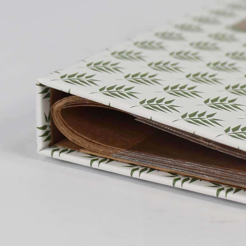 Hama Kompaktowy album do zdjęć błyskawicznych oraz wizytówek "Fern" (na wsuwki, z gumką, koperta do przechowywania, maks. 28 zdjęć 8,9x10,8 cm, wymiary albumu 11,7x12,7 cm) zielony/biały