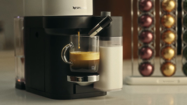 Nespresso Vertuo Lattissima by De'Longhi, White : Amazon.ca: Home
