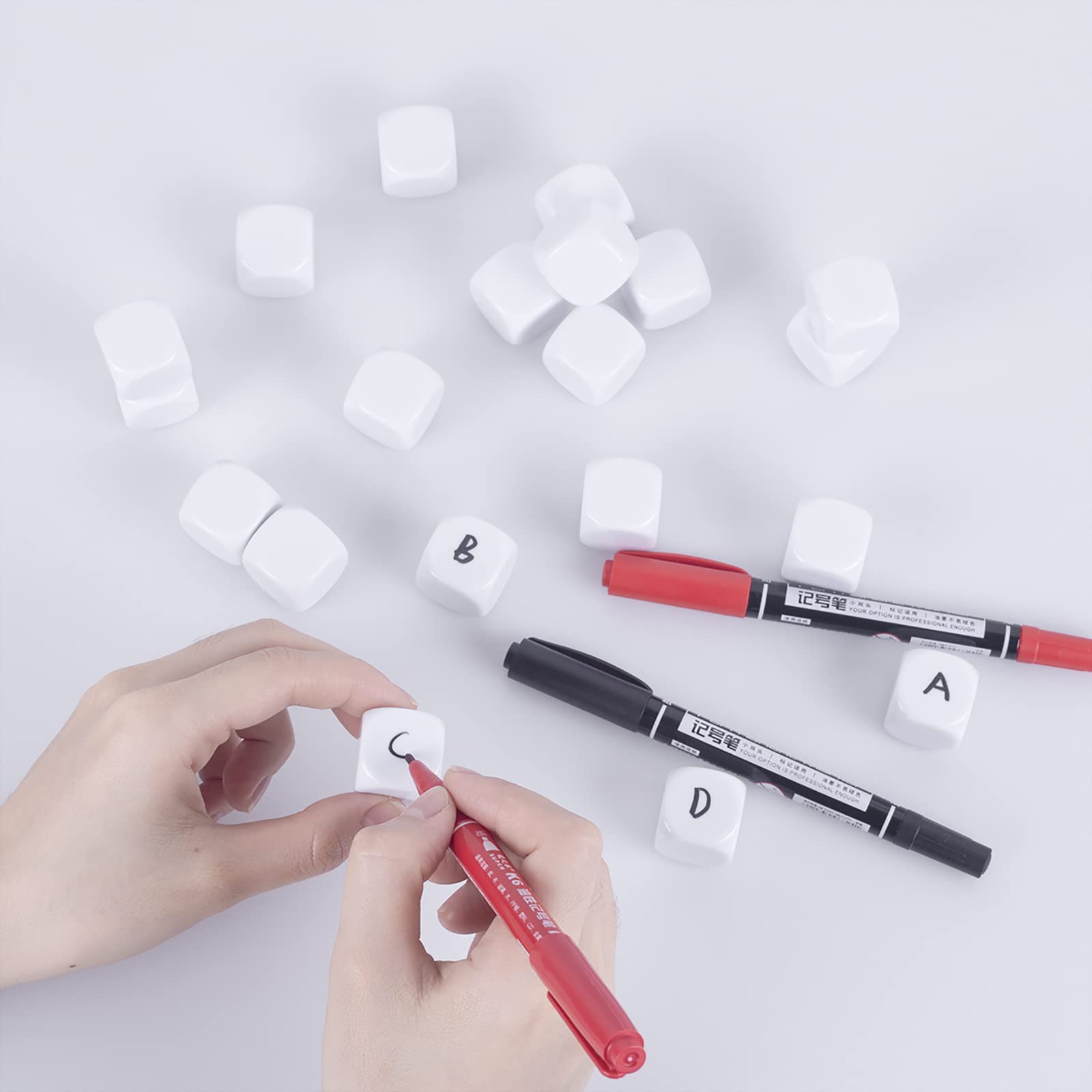 KAIHENG dadi vuoti grandi dadi vuoti dadi da gioco a 6 facce Set di dadi per dadi gioco da tavolo, apprendimento, artigianato, fai da te, numeri 100pcs