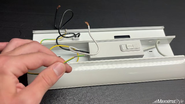 カシムラ HID→LEDヘッドライト 8400lm 未使用 ケース破損特価 Kashimura（カシムラ） HIDヘッドライト LED変換バルブ 純正交換用 D4R