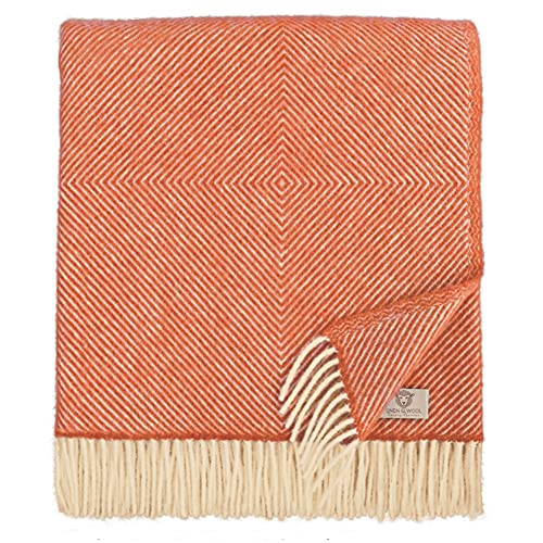 Questa coperta elegante, fabbricata con pura lana Neozelandese, porterà un tocco di originalità al tuo divano e ti inviterà a goderti molte comode serate