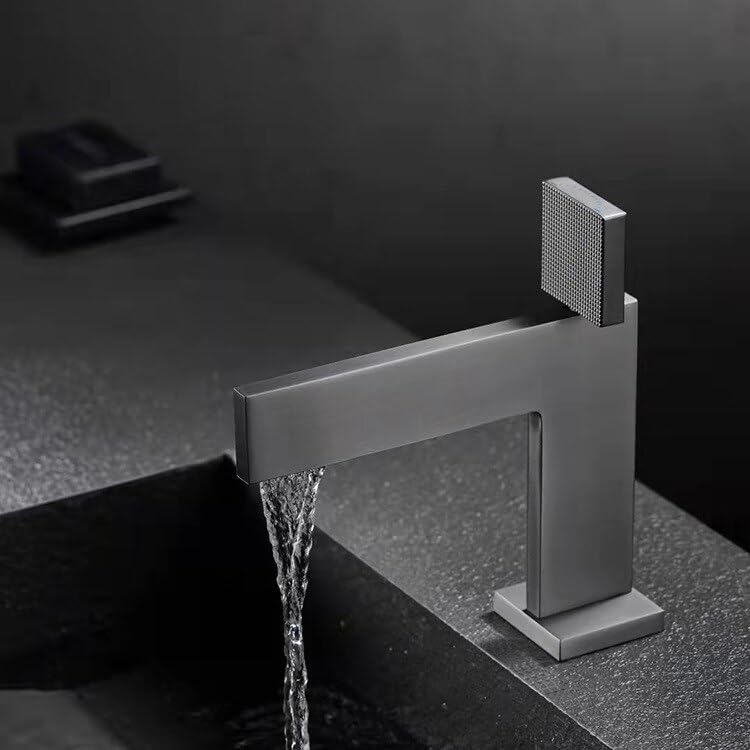 Robinet d'évier mitigeur gris pour remplacer un vieux robinet