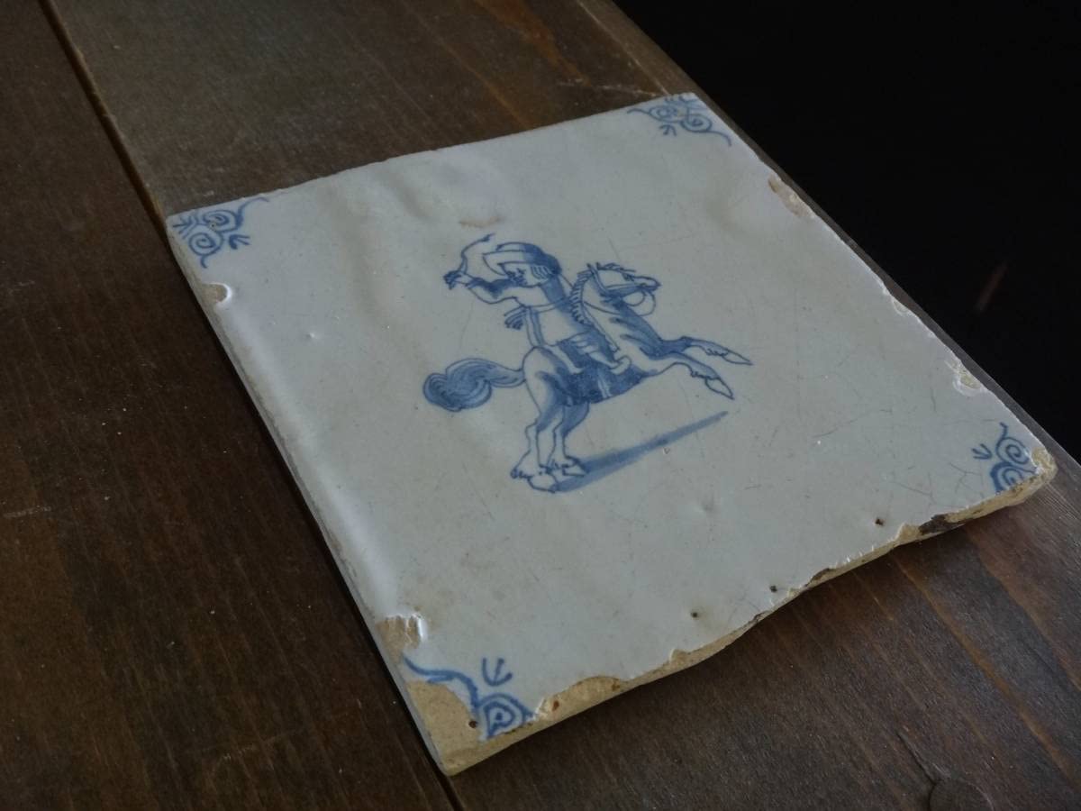 Amazon.co.jp: 17世紀オランダデルフトタイル【騎士c】)1600年代