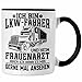 Trendation - LKW Fahrer Tasse Geschenk Lustiger Spruch Geschenkidee f&uuml;r M&auml;nner LKW Fahren (Schwarz)
