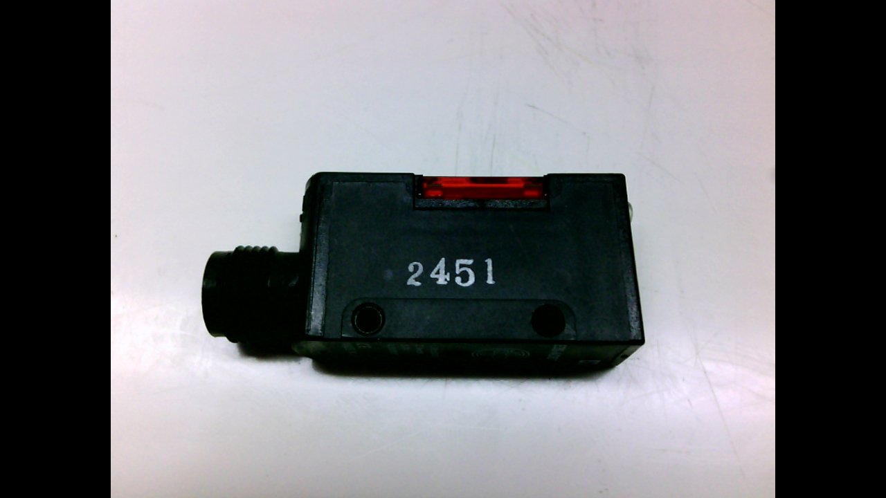 OMRON E3S-AD87 700 MM Diffuse Reflective, PHOTOELECTRIC Sensor, PNP, W/Connector M12