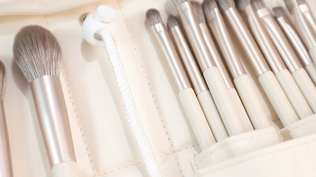 HEYMKGO Make-up-Pinsel-Set 18-teilig – Professionell, Synthetische Borsten, Aprikosenfarbe, Mit Box
