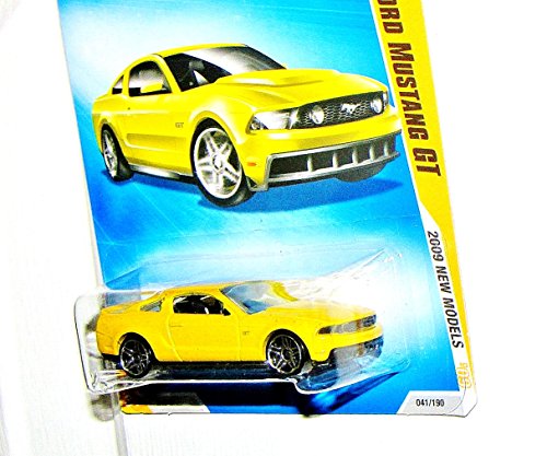 Hot Wheels 2009-041 New Models Yellow 2010 Ford Mustang GT 1:64 Scale - image 3