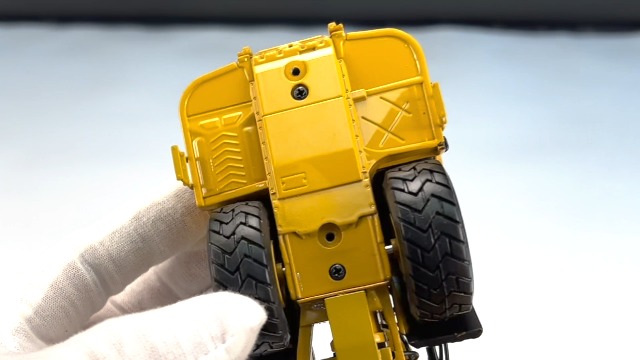 Amazon.com: Diecast Masters 1:50 Scale Caterpillar 621K