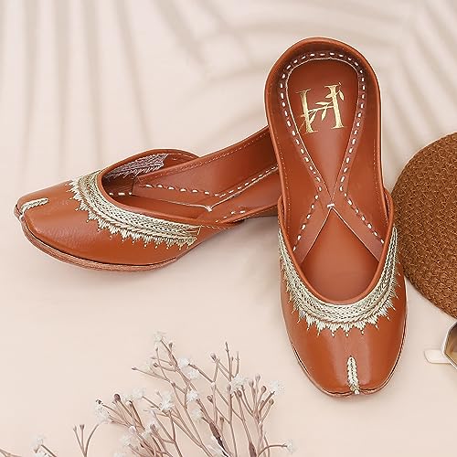 Image of HEER Beige Zari Women's Jutti, Mojari Traditional Punjabi Jutti, Ethnic Shoes Handmade Leather Punjabi Jutti, Embroidered Rajasthani Jaipuri Wedding Bridal Jutti