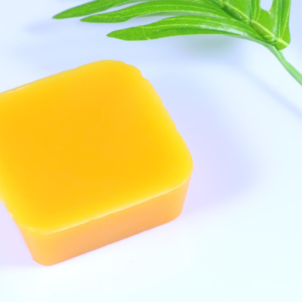 STOBOK Natural Yellow Beeswax Organic Craft Smooth Wax for Thread Line Waxing for Polishing Furniture Care and Skin Moisturizing Products