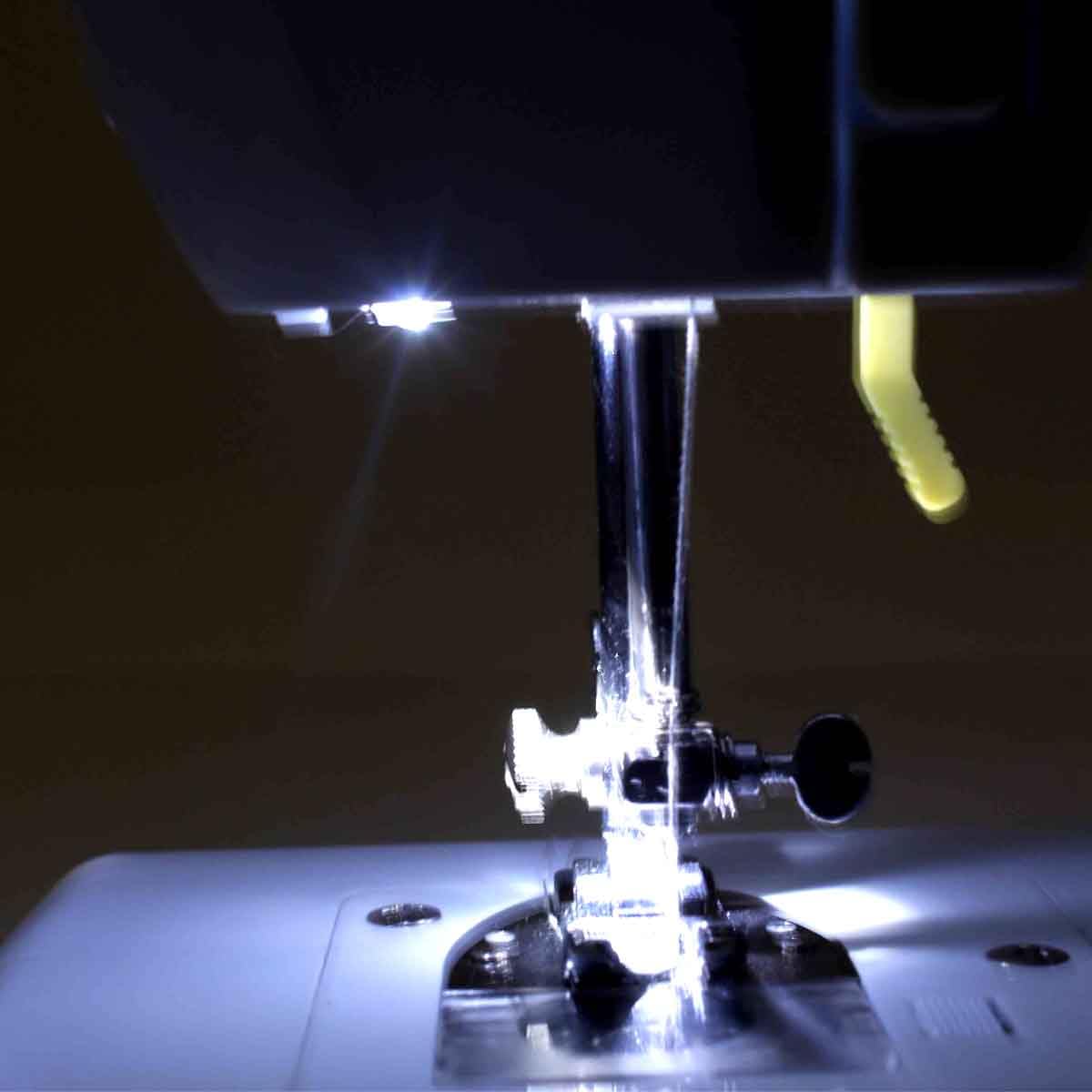 PRIXTON - Mini Maquina de Coser Portatil con Cajón para Accesorios, Lámpara Integrada y 16 Tipos de Puntadas Diferentes, Incluye Pedal | P120
