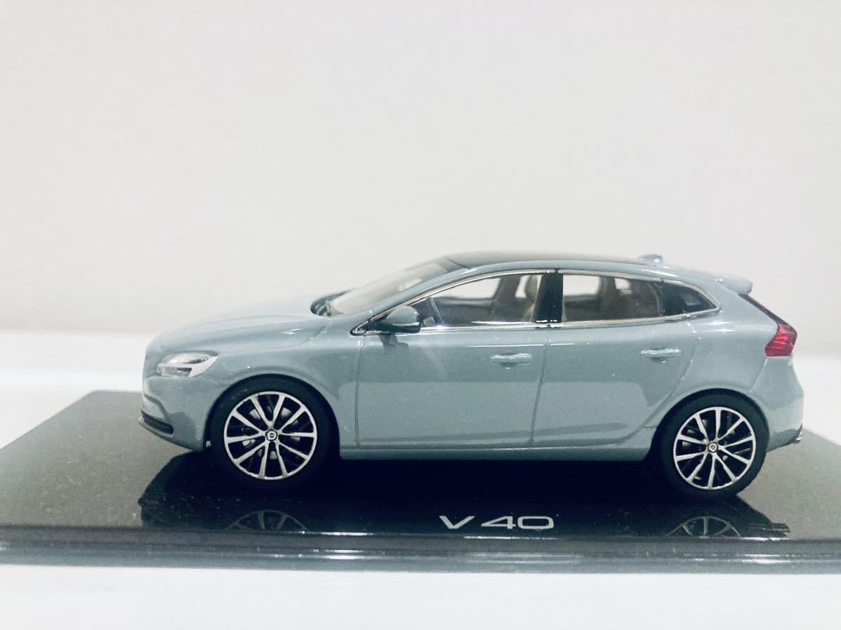 Amazon | 1/43 Volvo 特注 ボルボ V40 Amazon blue | ミニカー・ダイ