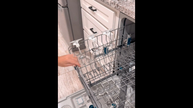 Amazon.com | Wine Wash Dishwasher Attachment, Wine Glass Clip Kitchen  Gadget for Cleaning Wine Glasses, Stemware Holder, BPA Free Silicone, Wine  Accessories & Gifts for Wine Lover, White Set of 4: Wine