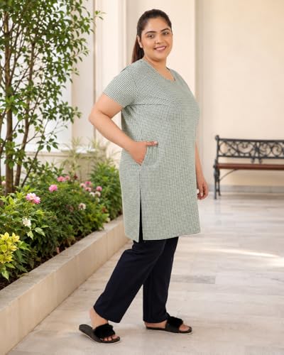 Image of In Love Women's All-Over Printed Cotton Plus Size Longline T-Shirt with Pockets