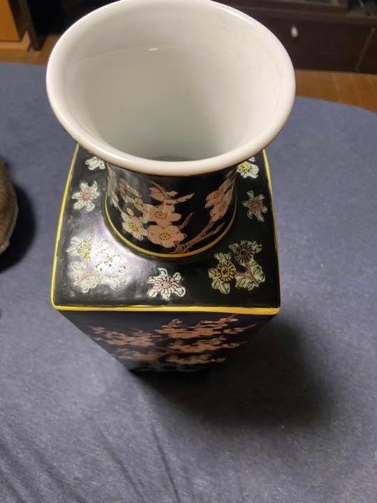 中国清末時代　粉彩 素三彩四方花瓶 中国清末時代 粉彩 素三彩四方花瓶