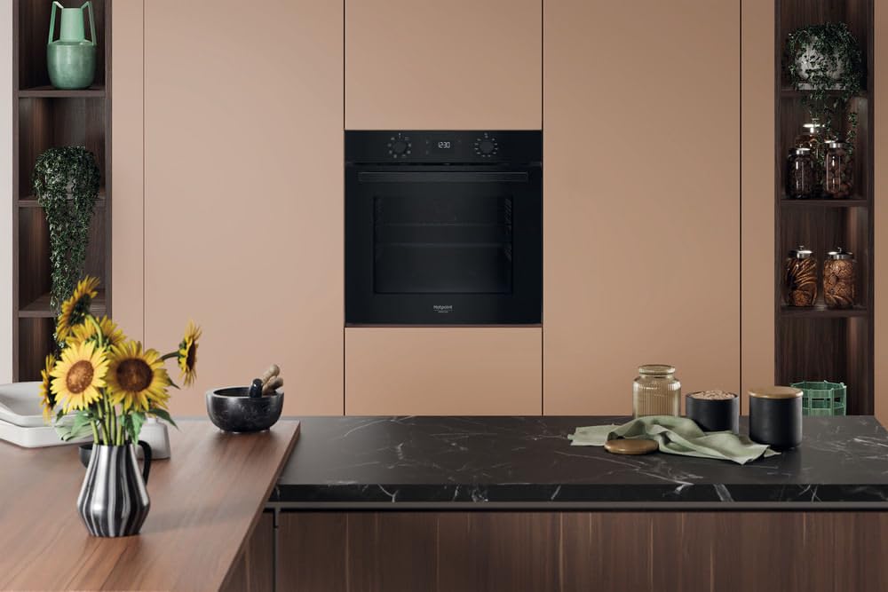 Hotpoint - HAO455CB Four Encastrable Catalyse 71L - Chaleur Tournante - Écran LCD - Programmes Automatiques et Minuterie - H 59,5 x L 59,5 x P 55,1 cm - Classe Énergétique A - Noir