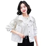 【Durchdachtes Design】Diese kurz geschnittene Jeansjacke für Damen bietet durch mehrere funktionelle Taschen ausreichend Platz zum einfachen Verstauen all Ihrer grundlegenden Essentials. Die Jeansjacke ist mit einem klassischen Revers, KnopfleisteKnopfklappen und Knopfverschluss ausgestattet, was das An- und Ausziehen erleichtert. Die langen Ärmel bieten zusätzliche Abdeckung und Wärme, können aber auch lässig hochgekrempelt werden, um der Jacke zusätzliche Raffinesse zu verleihen.