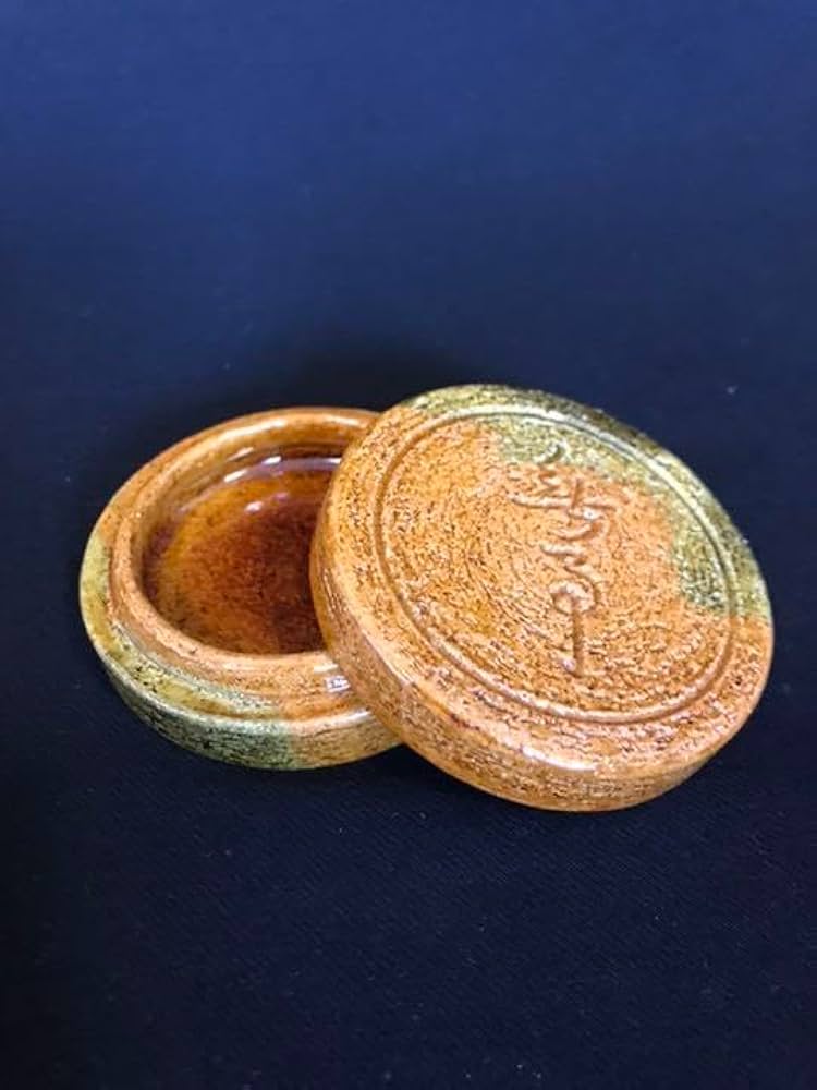 十代大樋長左衛門　作『鵬雲斎彫字』一文字大樋香合 茶道具 本物保証品　K104 Amazon.co.jp: 十代大樋長左衛門 作『鵬雲斎彫字』一文字大樋