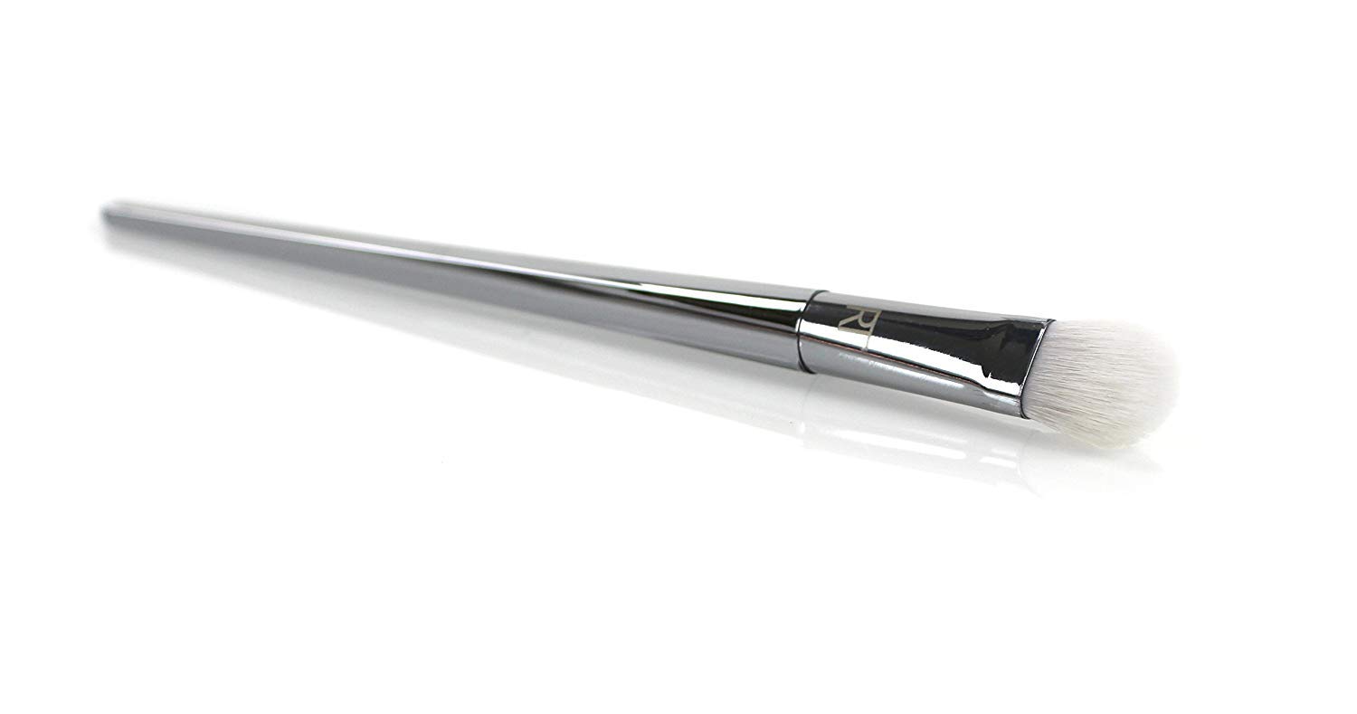 Real Techniques 200 Oval Shadow Brush, 0.914 Ounce, Blend Shadows and Apply Eyeshadow, Ideal for Powder, Cream, and Glitter Eye Shadows, with Ultra Plush Custom Cut Synthetic Bristles - Image 4 thumbnail