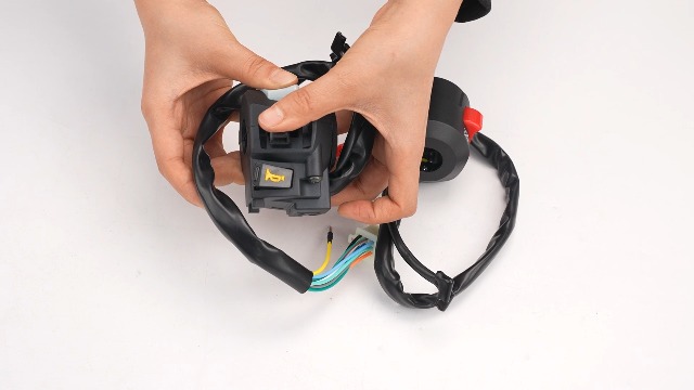 Amazon.co.jp: バイク スイッチボックス 2個 オートバイ用 スイッチ