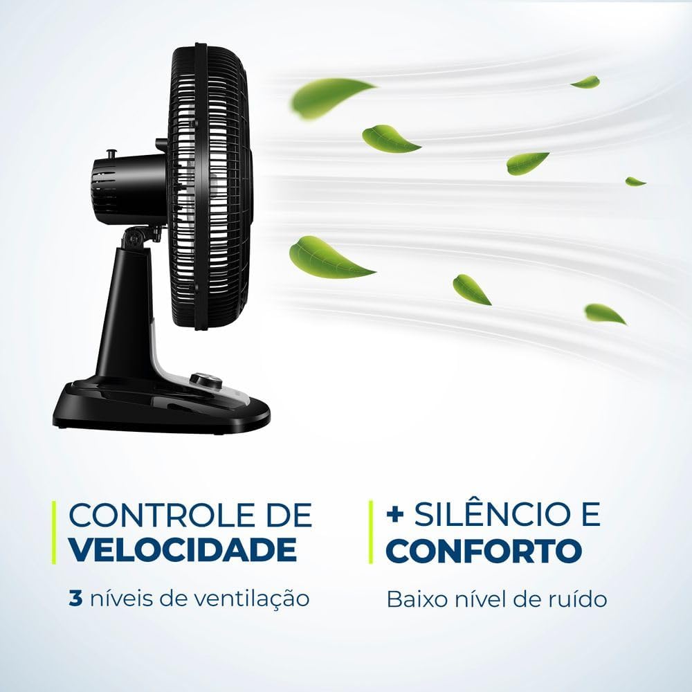 Ventilador visto de lado, com fundo claro que vai do branco ao azul.