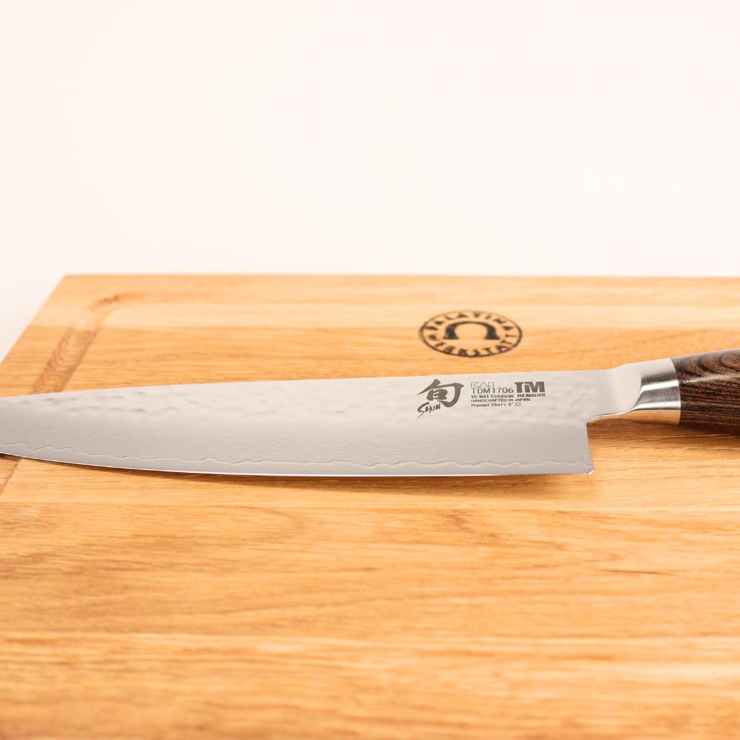 KAI Shun – Cuchillo de chef Tim Mälzer Premier TDM 1706 – Cuchillo japonés ultraafilado + tabla de cortar 100% hecha a mano única, 30 x 22 cm