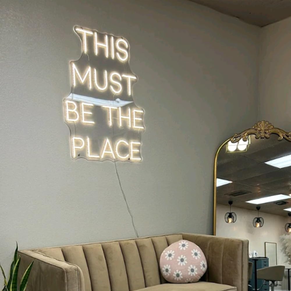 Neonowy znak 'This Must Be The Place', niestandardowe przyjęcie weselne LED neonowe światło sypialnia dom dekoracja ścienna sklep bar dekoracja spersonalizowany prezent rozmiar: 52 x 40 cm