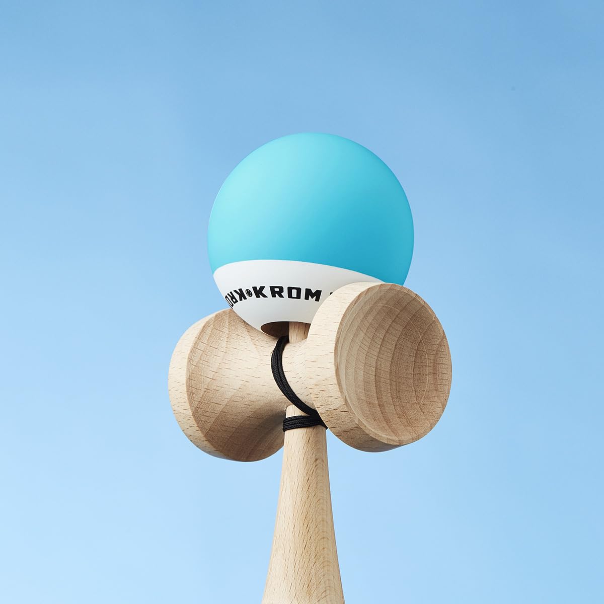 KROM Kendama POP Rubber Hellblau aus zertifiziertem Buchenholz für Anfänger und Profis mit Ersatzschnur