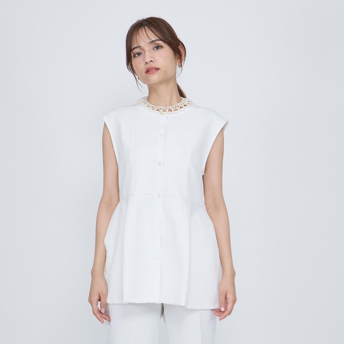 [クイーンズコート] ノーカラーペプラムブラウスジレ≪セットアップ対応/手洗い可能≫ オフホワイト M