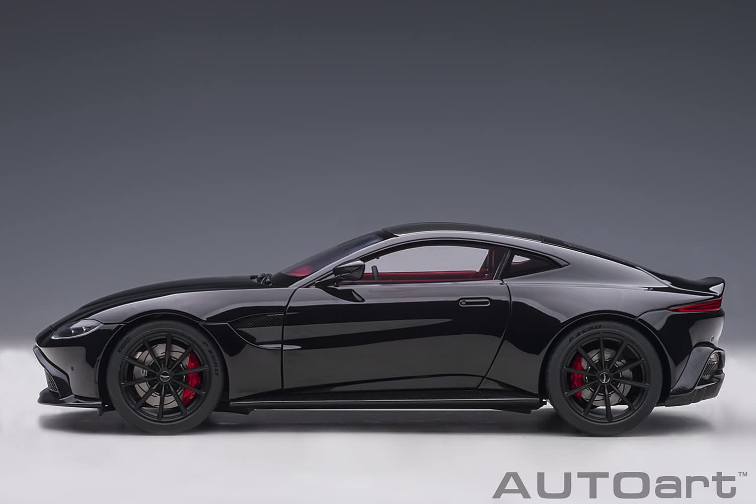 AUTOart 1/18 Aston Martin Vantage 2019 Black/Carbon Black Roof