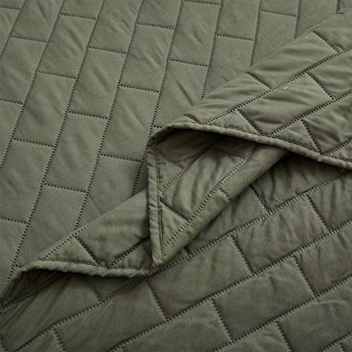 SunStyle Home Quilt Set King Size Olive Green 3 Piece, Ultra Soft Lightweight Luxurious Microfiber Coverlet Modern Style Rectangle Pattern Bedspread Set (Includes 1 Quilt, 2 Pillow Shams)