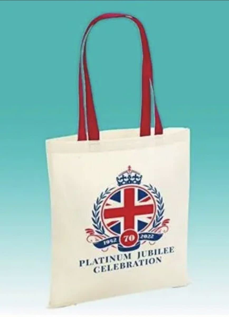 英国限定　プラチナジュビリー　エリザベス女王トートバック(日本未発売)限定品 エリザベス女王のプラチナジュビリーを祝うお土産20選、英国からお取り寄せ