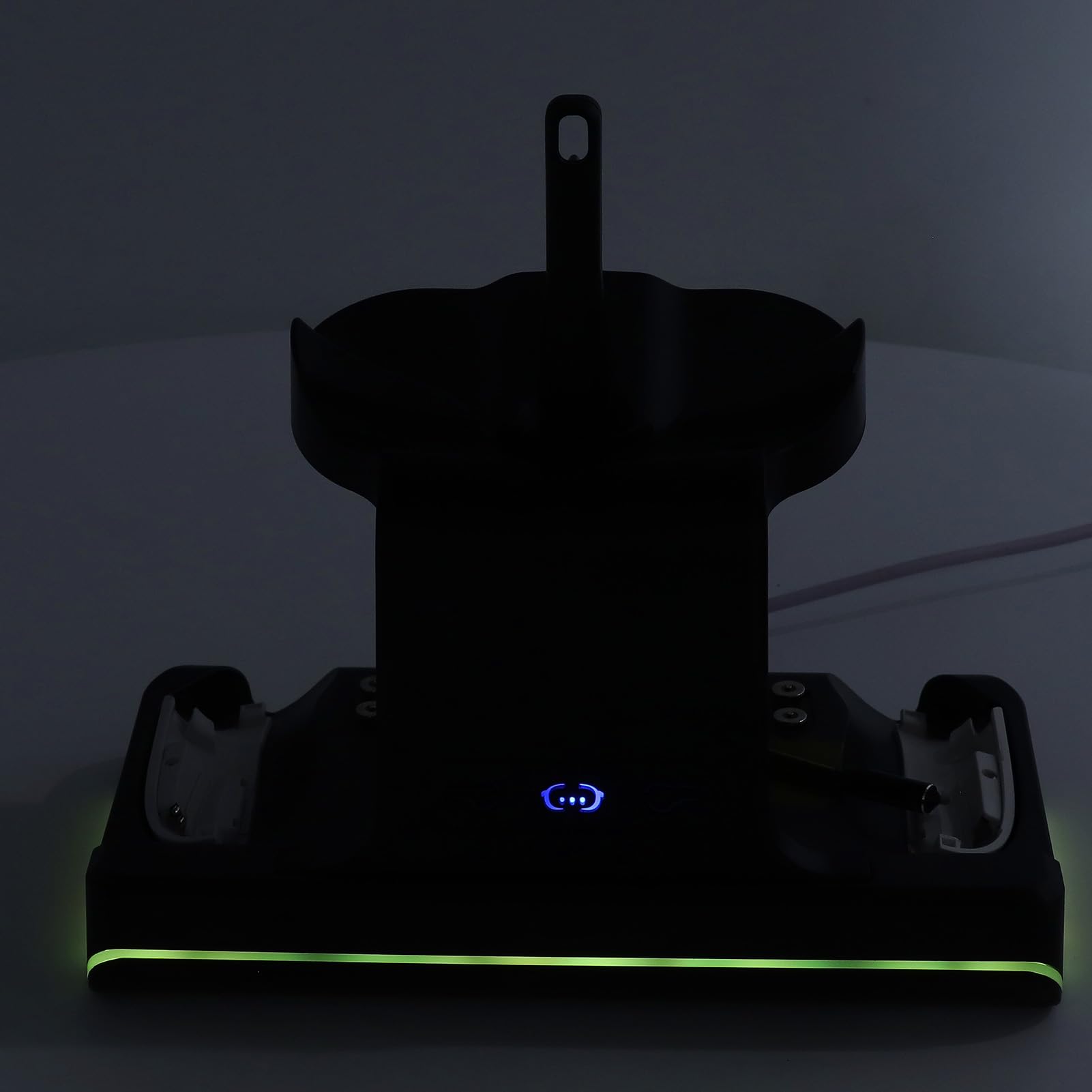 Sxhlseller Stazione di Ricarica Rapida di Tipo C con Supporto per Controller VR, Caricabatterie con Luce RGB per gli Appassionati di realtà Virtuale (BLACK)